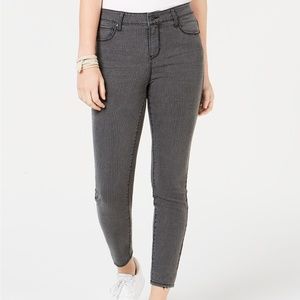 NWT - Vanilla Star Pin-Striped Skinny Ankle Jeans